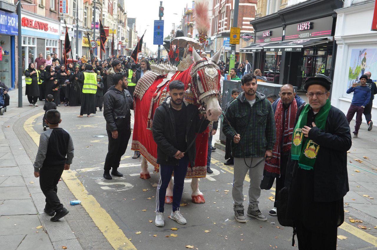 تصویر دسته عزاداری شیعیان در خیابان های ولز انگلستان