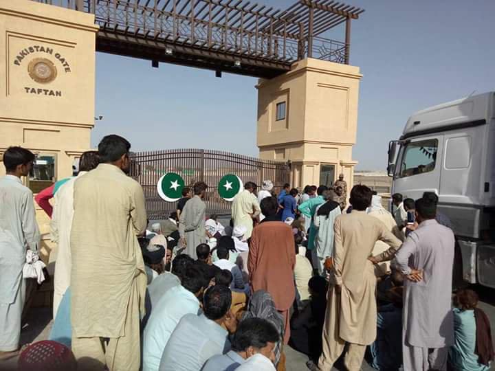 تصویر وضعیت اسفناک زائرین اربعین حسینی در مرز پاکستان