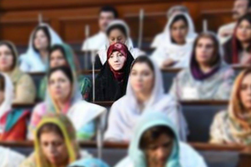 تصویر عضو پارلمان پنجاپ پاکستان شهادت زائر زن اهل کراچی را محکوم کرد