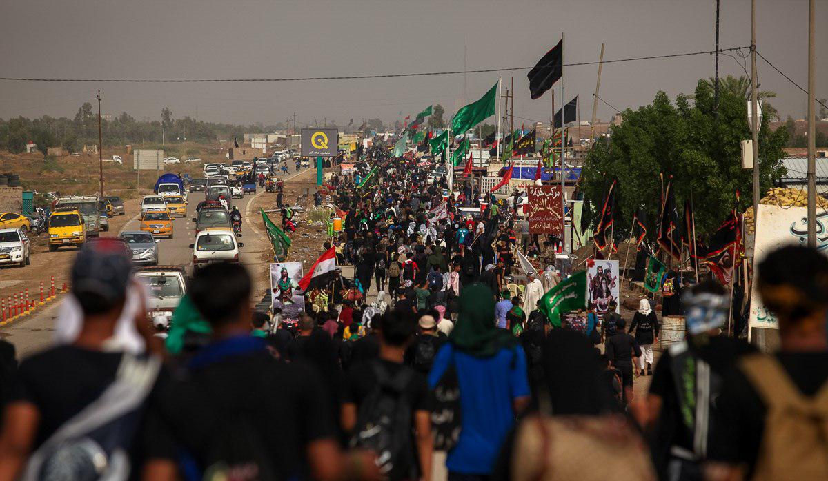 تصویر گزارش تصویری ـ عاشقان سید الشهدا علیه السلام در حال حرکت به سمت کربلای معلی برای شرکت در زیارت میلیونی اربعین حسینی