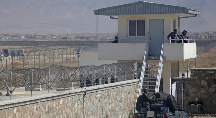 تصویر حمله انتحاری در نزدیکی بزرگترین زندان افغانستان در کابل
