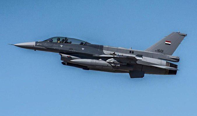 تصویر حمله جنگنده‌های اف-۱۶ عراق به مواضع داعش در سوریه