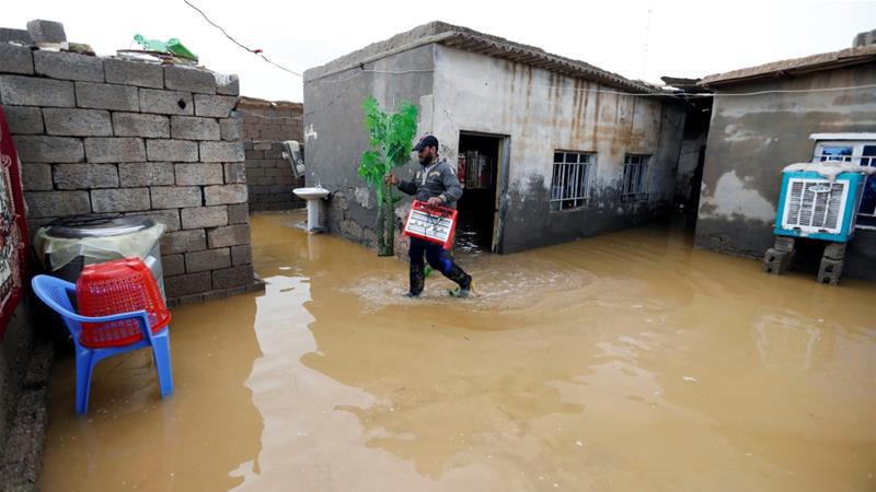 تصویر جان باختن و آوارگی انسانی در عراق در پی باران شدید
