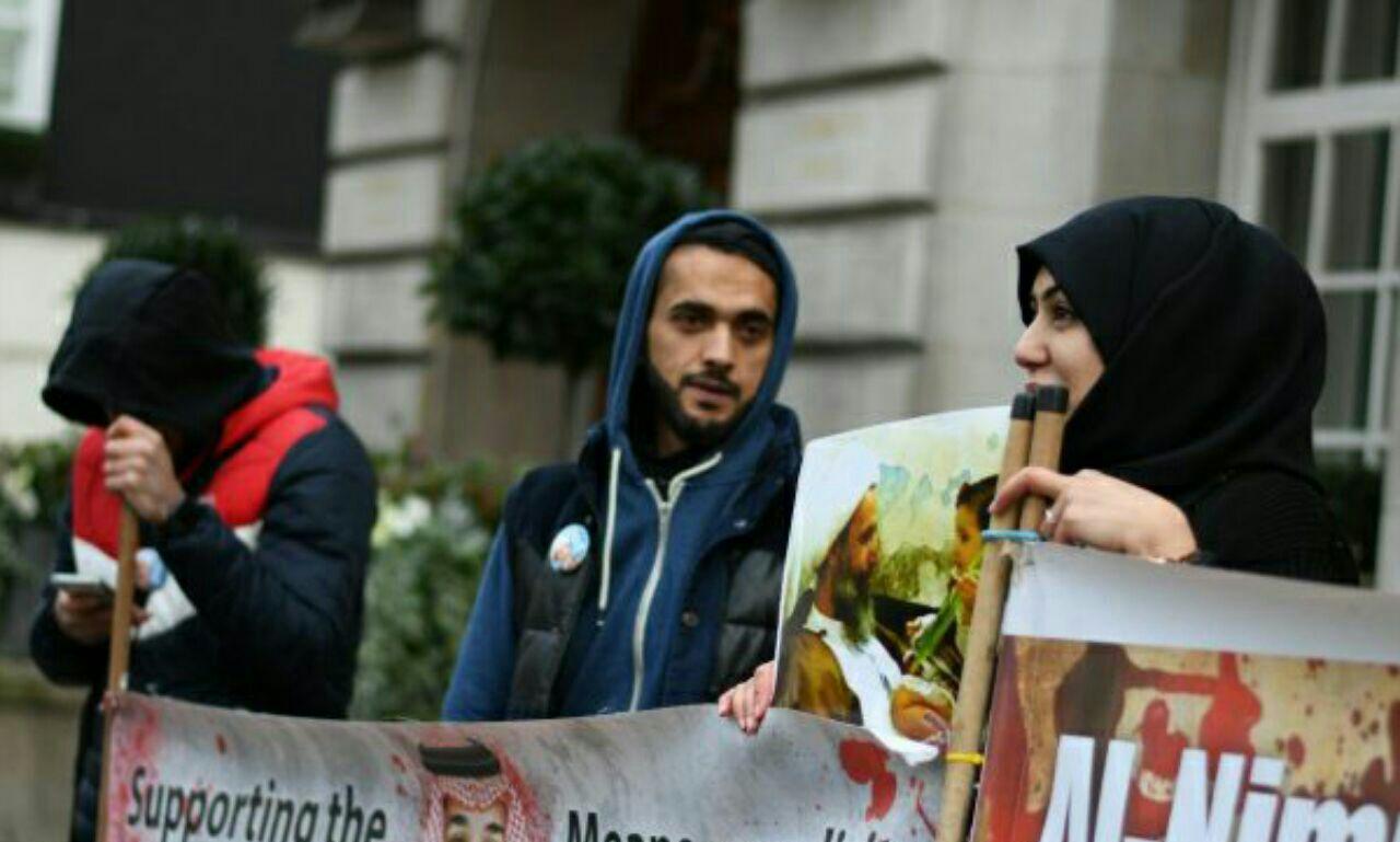 تصویر تجمع اعتراضی مقابل سفارت عربستان در لندن در سالگرد شهادت شیخ نمر