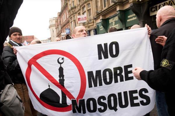 تصویر اسلام هراسی در بریتانیا علل قدرت گرفتن راست افراطی می باشد
