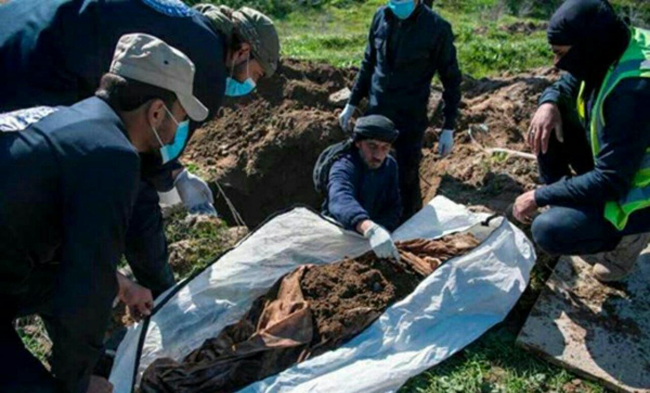 تصویر کشف گور جمعی با ۳۵۰۰ جسد در رقه سوریه