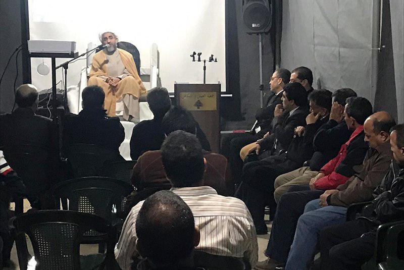 تصویر حضور هیئت نمایندگی دفتر مرجعیت شیعه در مراسم جشن فاطمی در شهر بیروت