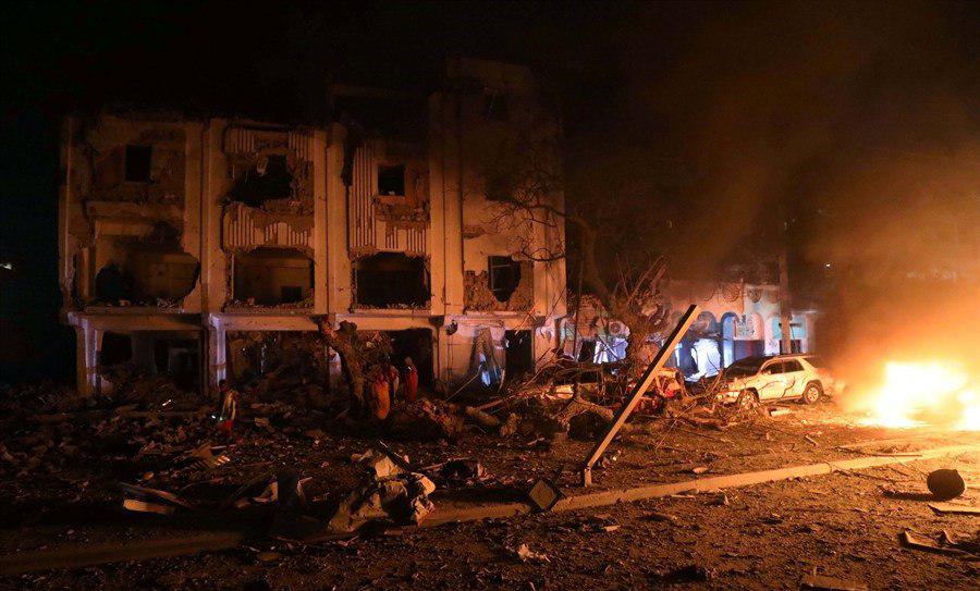 تصویر بیش از ۱۰۰  کشته و مجروح،  حاصل حمله ای انتحاری در پایتخت سومالی