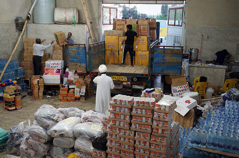 تصویر ارسال چهارمین مرحله کمک های دفتر آیت الله العظمی شیرازی به مناطق سیل زده استان خوزستان