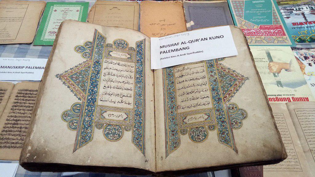 تصویر نمایش قدیمی‌ترین قرآن چاپی شرق آسیا