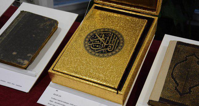 تصویر نمایشگاهی از نسخ قرآن های خطی و چاپی قدیمی در بوسنی برگزار شد