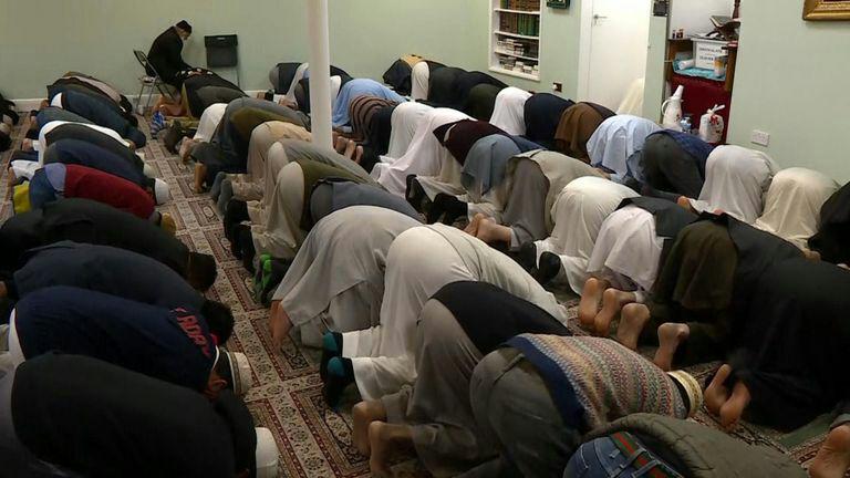 تصویر درخواست افزایش بودجه امنیتی مساجد در انگلیس