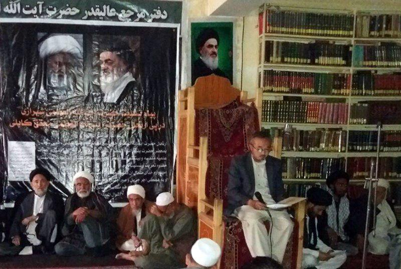 تصویر مراسم ترحیم آیت الله العظمی محقق کابلی در دفتر آیت الله العظمی شیرازی در شهر کابل افغانستان