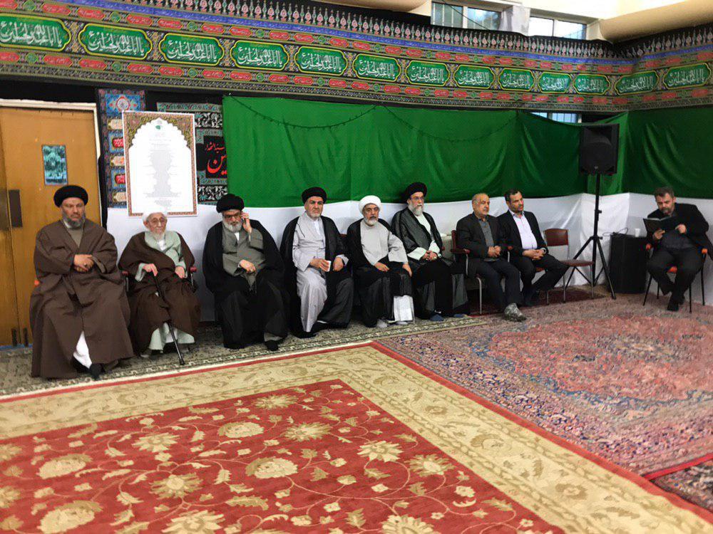 تصویر مراسم بزرگداشت آیت الله العظمی محقق کابلی در انگلستان با حضور وکيل آیت الله العظمی شیرازی در لندن