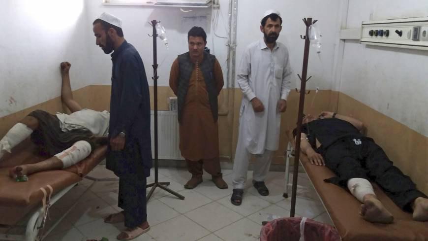 تصویر ۲۲ شهید و زخمی در انفجار در مسجد شیعیان در غزنی افغانستان