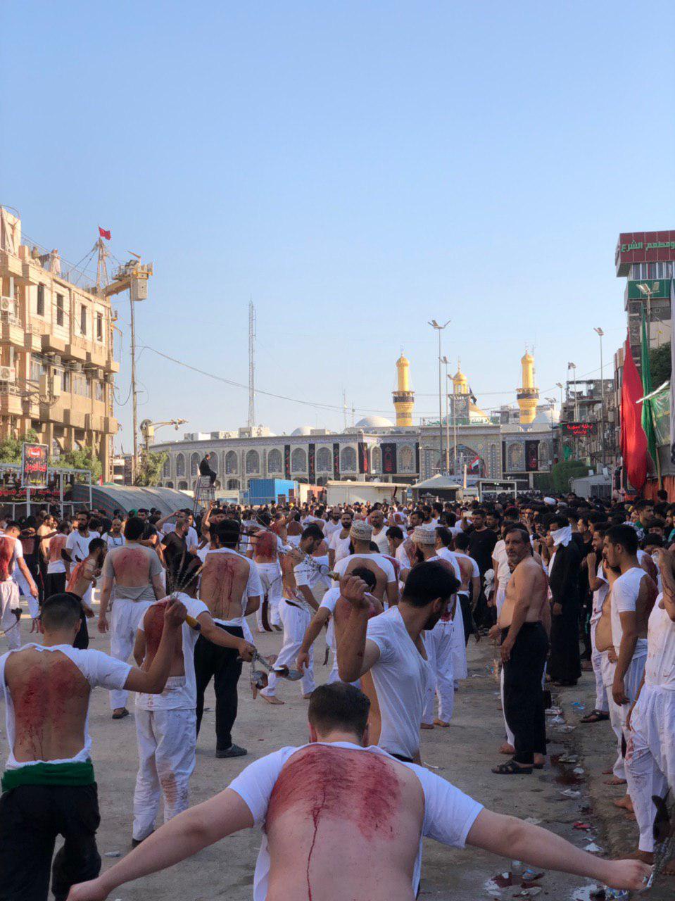 تصویر عزاداری شیعیان با زنجیر تیغی / این عزا در عتبات عالیات و نقاط مختلف دنیا برگزار شد