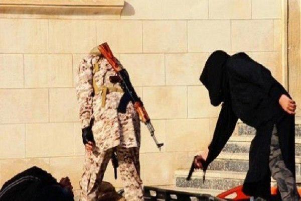 تصویر عناصر داعش اعضای خانواده یک افسر عراقی را سر بریدند