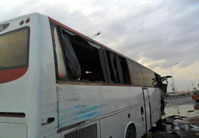 تصویر خروج اتوبوس زائران پاکستانی از جاده در سمنان