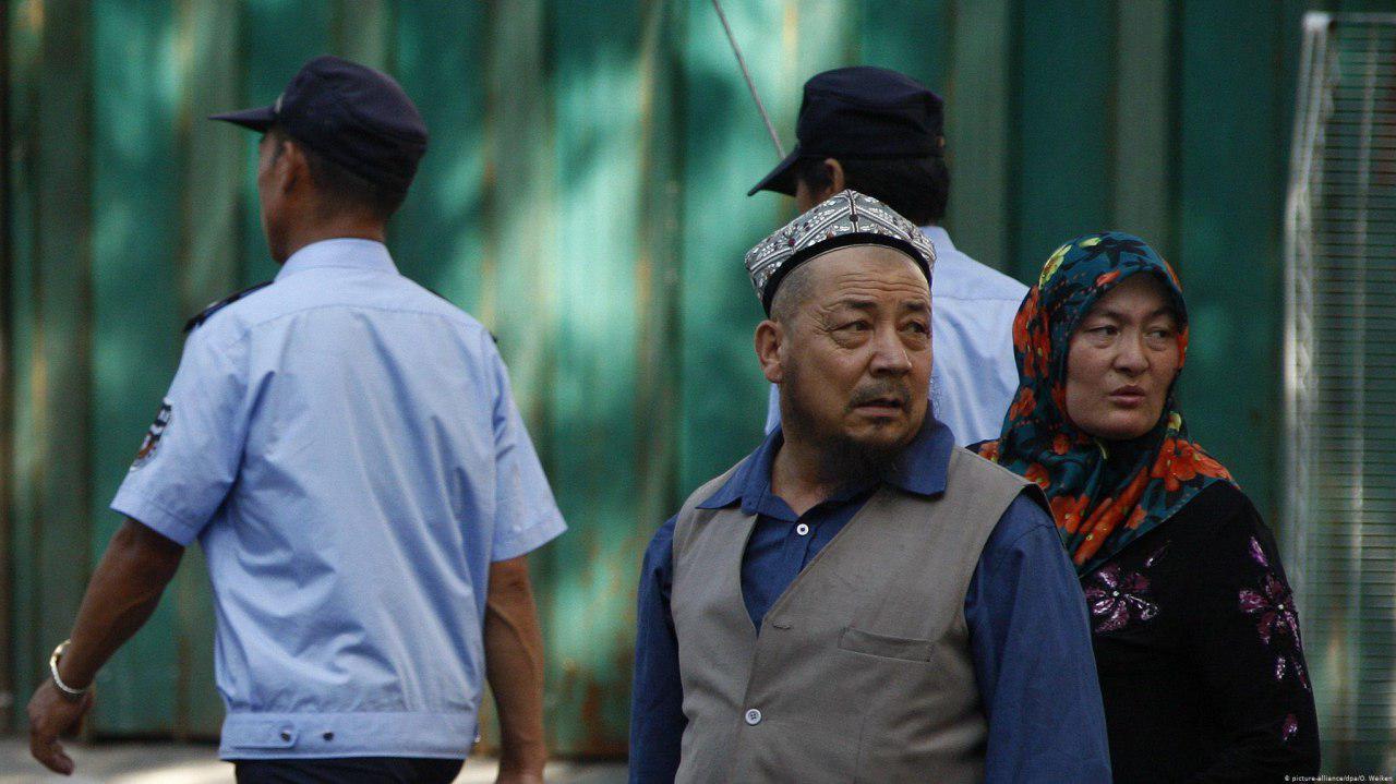 تصویر فعالان مسلمان اویغور خبر دادند؛ چین کتاب‌های مرتبط با دین اسلام را به آتش می‌کشد