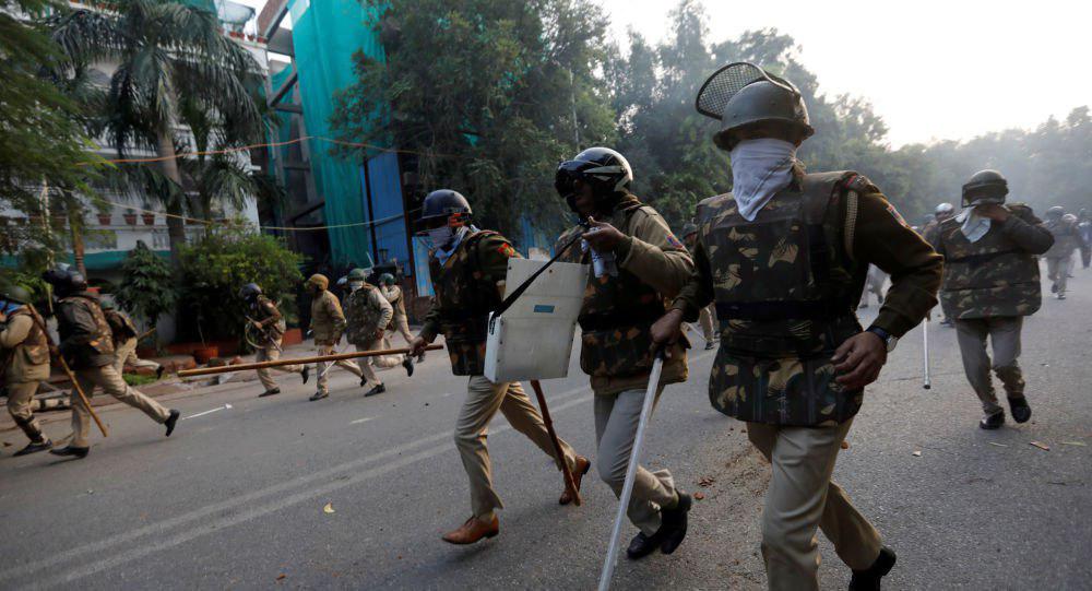 تصویر قانون علیه مسلمانان؛ پلیس هند به یک دانشگاه‌ اسلامی یورش برد