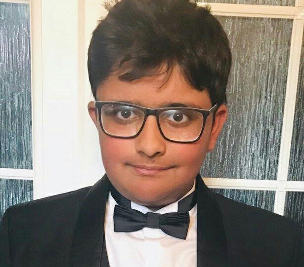 تصویر نوجوان ۱۳ ساله مسلمان، جوانترین فرد در فهرست افتخارآفرینان سال نو در منچستر