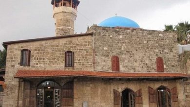 تصویر حمله اراذل و اوباش به یک مسجد در لبنان!