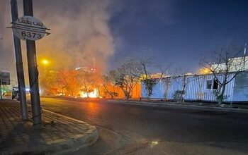 تصویر حمله به کنسولگری ایران در شهر مقدس کربلا