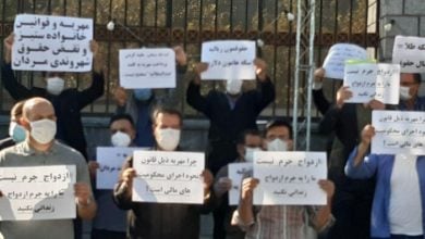 تصویر تجمع مردان بدهکار مهریه مقابل مجلس