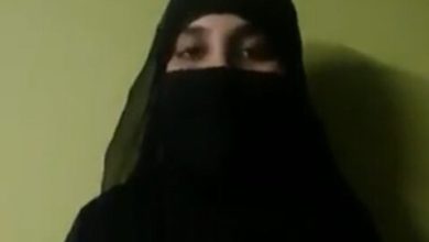 تصویر معلم مسلمان هندی به دلیل اجبار به کشف حجاب، استعفا داد