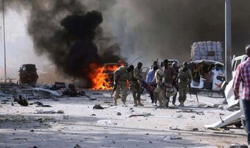 تصویر وقوع دو حمله انتحاری توسط سنی های تندرو در پایتخت سومالی