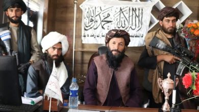 تصویر تهدید به زدن گردن مخالفان در مناطق شیعه نشین توسط طالبان