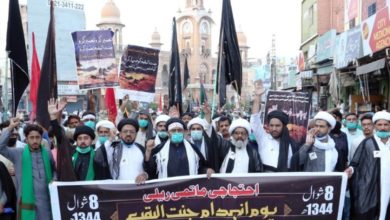 تصویر راهپیمایی اعتراضی ده‌ها هزار نفر از شیعیان پاکستان در روز جهانی بقیع