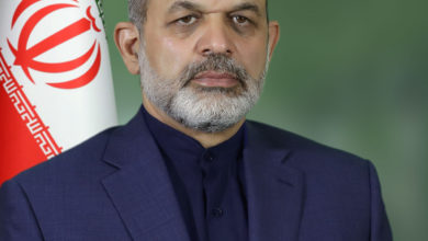 تصویر وزیر کشور ایران با استخدام اهل تسنن در سمت های مناسب دولتی موافقت کرد