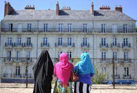 تصویر اولین واکنش وزیر جدید آموزش و پرورش فرانسه به افزایش دختران محجبه در مدارس