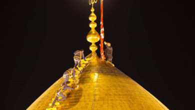 تصویر شستشوی گنبد حرم امام حسین علیه السلام در آستانه ماه محرم