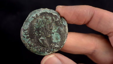 تصویر کشف سکه‌‌ای ۱۸۵۰ ساله از روم باستان