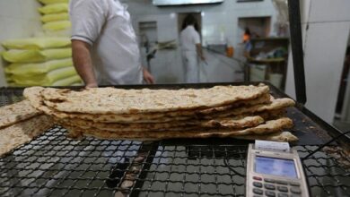 تصویر اتباع افغانستان از خرید نان در ایران محروم شدند