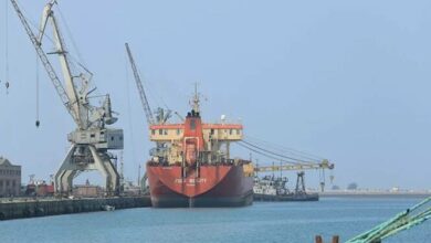 تصویر صنعا اعلام کرد: ائتلاف سعودی ۱۰ میلیارد دلار از نفت یمن را به تاراج برد