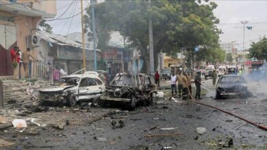 تصویر ده ها کشته و زخمی بر اثر وقوع دو انفجار انتحاری در سومالی