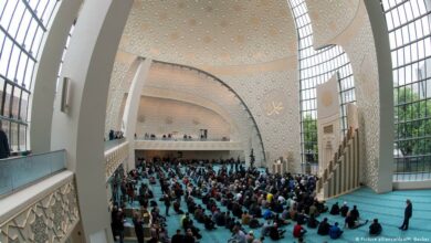 تصویر پخش صداى اذان در مسجد مرکزی کلنِ آلمان برای اولین بار