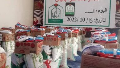 تصویر اهدای بسته های مواد غذایی به نیازمندان کشور یمن