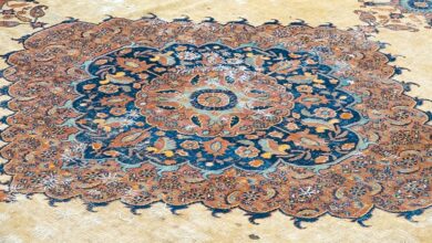 تصویر جذب کارشناسان متخصص فرش های دستباف و قدیمی توسط آستان مقدس حسینی