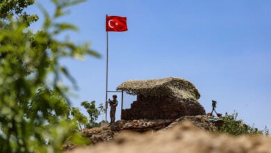 تصویر كشته شدن دو عضو گروه پ ک ک در پی حمله ترکیه به شمال عراق