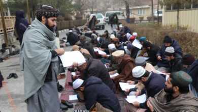 تصویر گرفتن امتحان دینی از کارمندان دولت توسط ط۱لبان