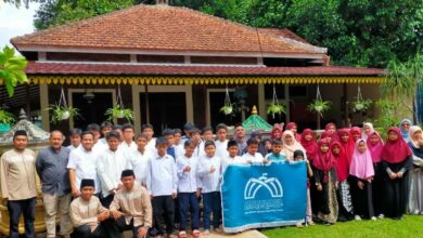 تصویر شرکت بیش از ۶۰ دانشجو در برنامه “زندگی با قرآن” در اندونزی