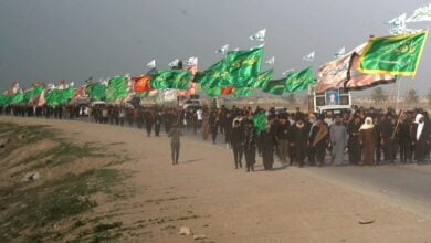تصویر پیاده رویی شیعیان به سمت شهر مقدس کربلا برای شرکت در زیارت شعبانیه