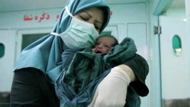 تصویر تشدید موج مهاجرت در ایران؛ ۸۰۰ ماما کشور را ترک کردند