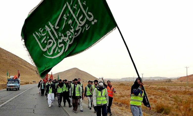 مشایه مردمی به سمت حرم مطهر امام رضا علیه السلام در مشهد مقدس