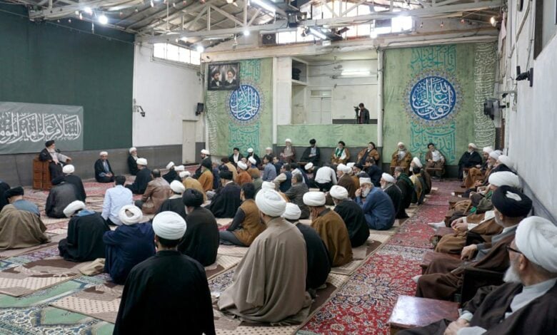 آیت الله العظمی شیرازی: تعیین احکام با شارع است اما در موضوعات ، نظر عرف ملاک است و منظور از عرف، عرف عام است و لازم نیست آن عرف، عرف متشرعه و یا حتی مسلمانان باشد