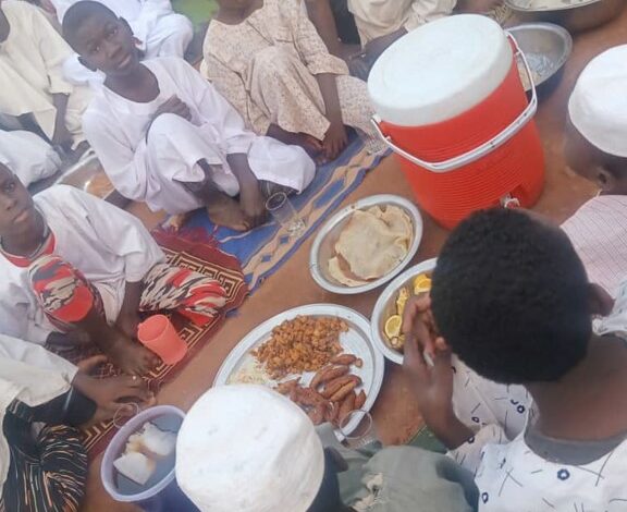 توزیع افطار میان کودکان نیازمند سودان